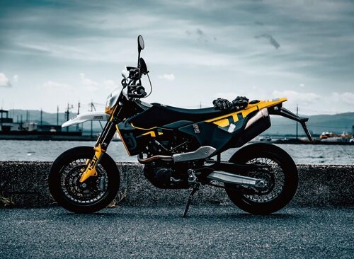 日本各地を愛車のオフロードバイクで旅してきた園田さん。