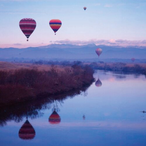 渡良瀬遊水地は栃木県の南端に位置し、総貯水容量2億m³の我が国最大の遊水地(栃木県栃木市)