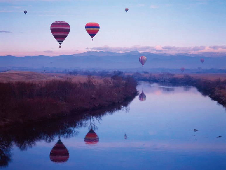 渡良瀬遊水地は栃木県の南端に位置し、総貯水容量2億m³の我が国最大の遊水地(栃木県栃木市)