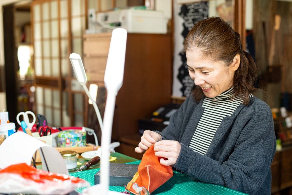 縫製は久美さんの担当だ/大分県豊後高田市「cavan」