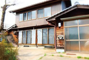 「弥栄町黒部お試し住宅」では、自然のなかで農のある暮らしが体験できる(京都府京丹後市)