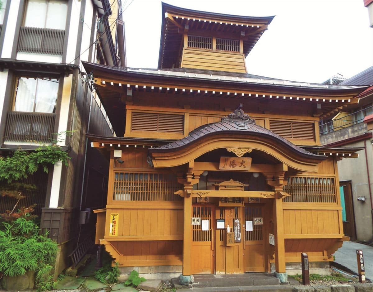 野沢温泉の外湯「大湯」(長野県野沢温泉村)