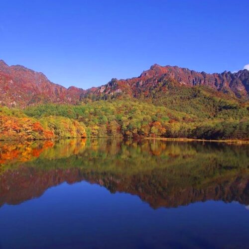 長野県長野市の戸隠高原にある鏡池