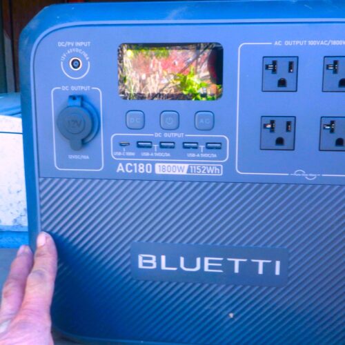 田舎暮らしの電力確保のため購入したポータブル電源、太陽光発電と併用する生活