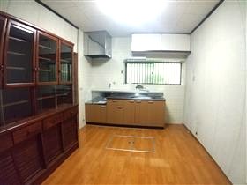 長崎県雲仙市の賃貸物件のキッチン。