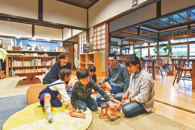 子育て支援や地域交流の拠点にもなっている「麹cafe 天goo」(岡山県備前市)