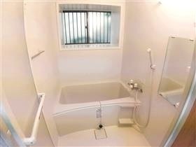 長崎県雲仙市の賃貸物件の浴室。