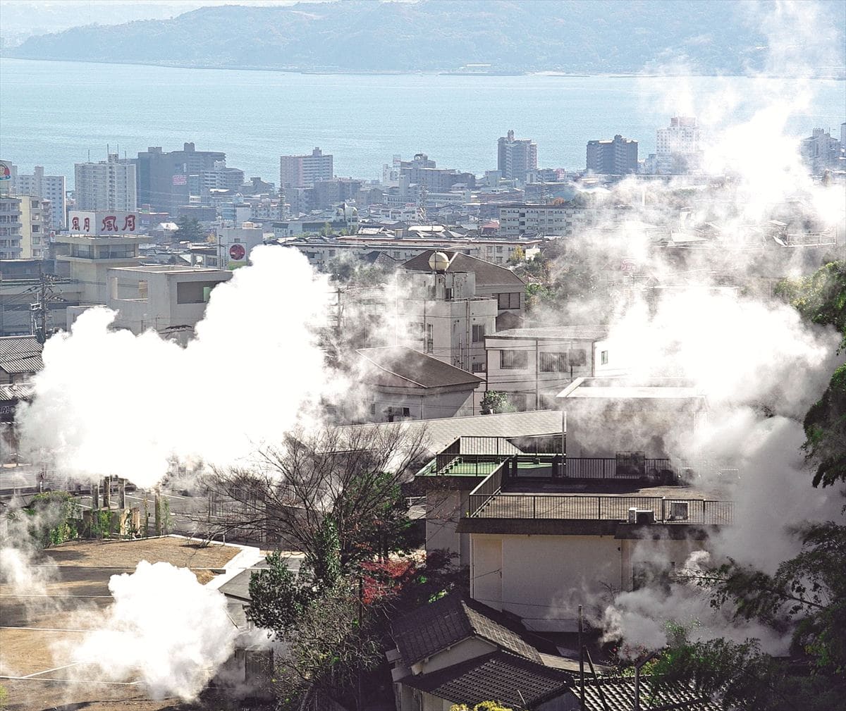 湯けむり上る別府の市街
