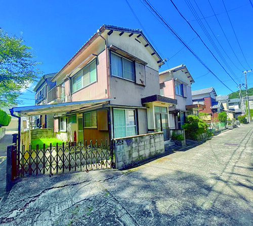 洲本温泉へ車で約8分、市街地へ車で約5分の2階建て【兵庫県洲本市】大自然と都市機能が両方そろう淡路島最大の温泉地