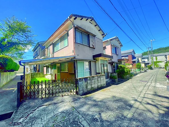 兵庫県洲本市の物件の外観。