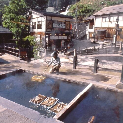 【温泉の達人が移住先にオススメの名湯・温泉地を厳選!】外国人移住者も多い温泉とスキーの村「野沢温泉」【長野県野沢温泉村】
