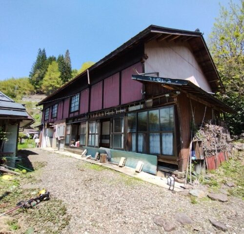 山間集落に立つ築年数不詳の日本家屋。趣を残してDIYでおしゃれに改修するのにオススメ【長野県長野市】