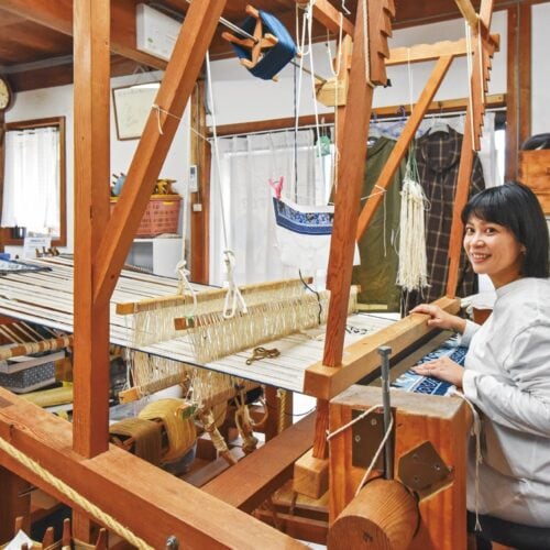 兵庫県赤穂市に移住して赤穂緞通を研修中