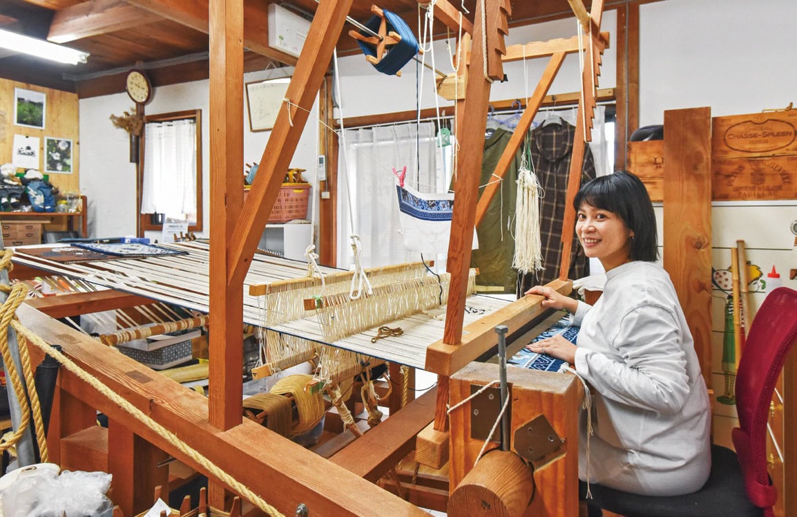 兵庫県赤穂市に移住して赤穂緞通を研修中