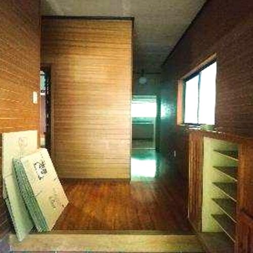 長崎県雲仙市の賃貸物件の玄関。