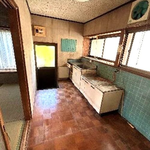 鹿児島県さつま町の物件のキッチン。