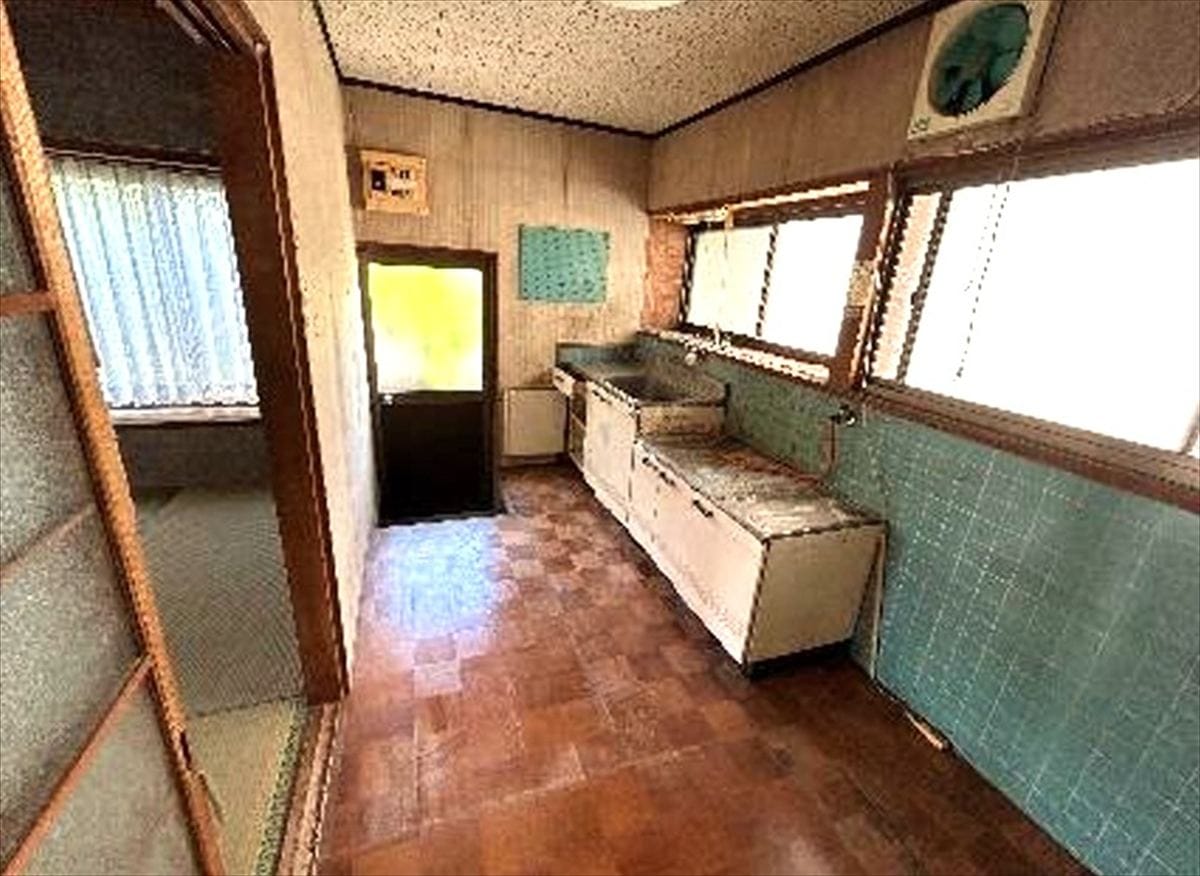 鹿児島県さつま町の物件のキッチン。