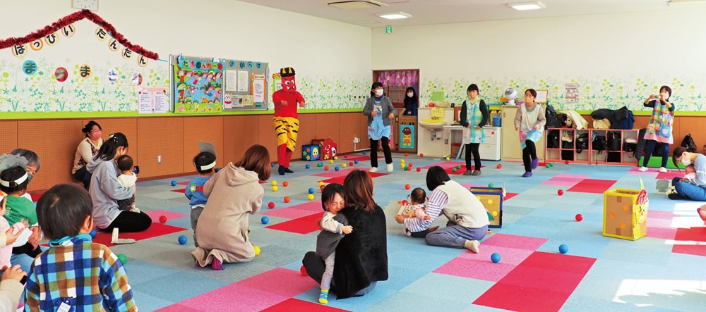 子育て世代包括支援センター内にある交流スペース「つどいの広場」/山梨県北杜市