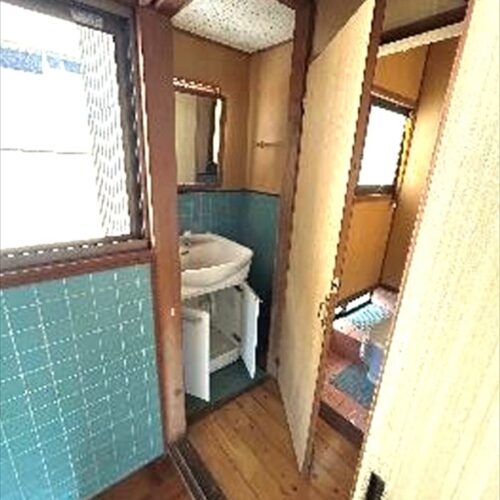 鹿児島県さつま町の物件の洗面所。