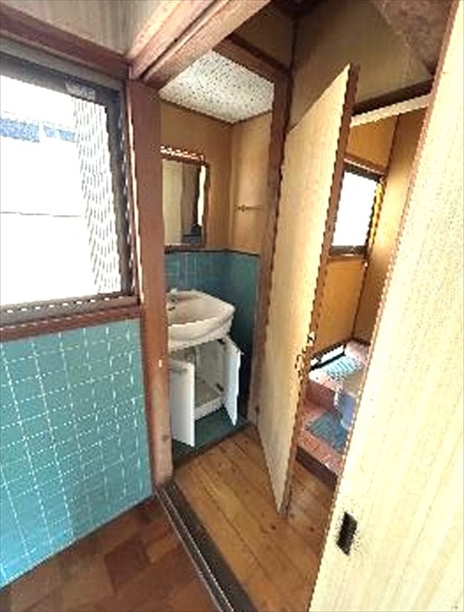 鹿児島県さつま町の物件の洗面所。