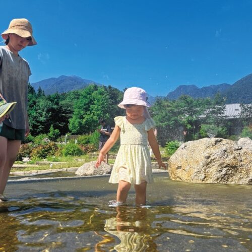 「自然豊かな北杜市では、お弁当を持って公園に出かけるだけのことが、大満足なアクティビティになるんです」(大輪さん)。写真は「白州・尾白の森 名水公園べるが」/山梨県北杜市