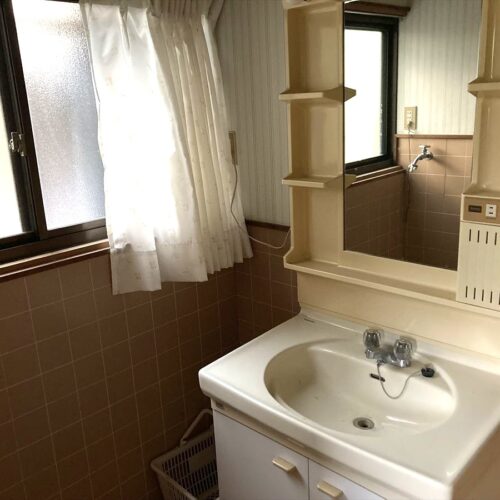 山口県萩市の物件の洗面所。