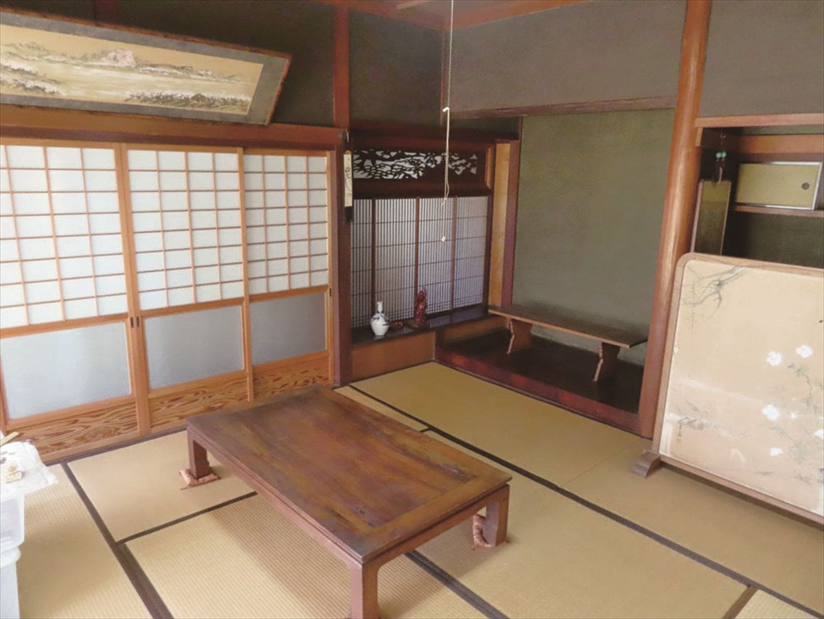 岡山県矢掛町の物件の和室。床の間もある。