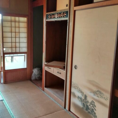 鹿児島県霧島市の物件の和室。縁側もあります。