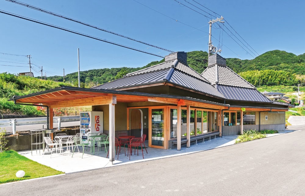 コテージと同じ建築家がデザインした地域交流施設「皆来」。地区の人たちとの交流の場になる/兵庫県淡路市「淡路クラインガルテン野田尾」