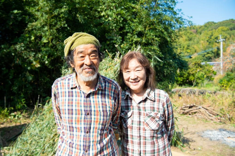 楽しい暮らしサポーターズ事務局で、サポーターの一員として活動する安部自然農園「山帰来」の安部さん夫妻。良子さんは豊後高田市グ
リーンツーリズム推進協議会の会長も務める/大分県豊後高田市
