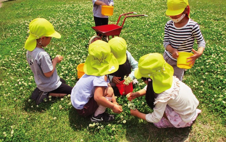 市内には公立保育園9園、公立認定こども園3園、病児・病後児保育園1園、家庭的保育施設1施設、事業所内保育施設2施設がある。写真は「わかば保育園」/山梨県北杜市