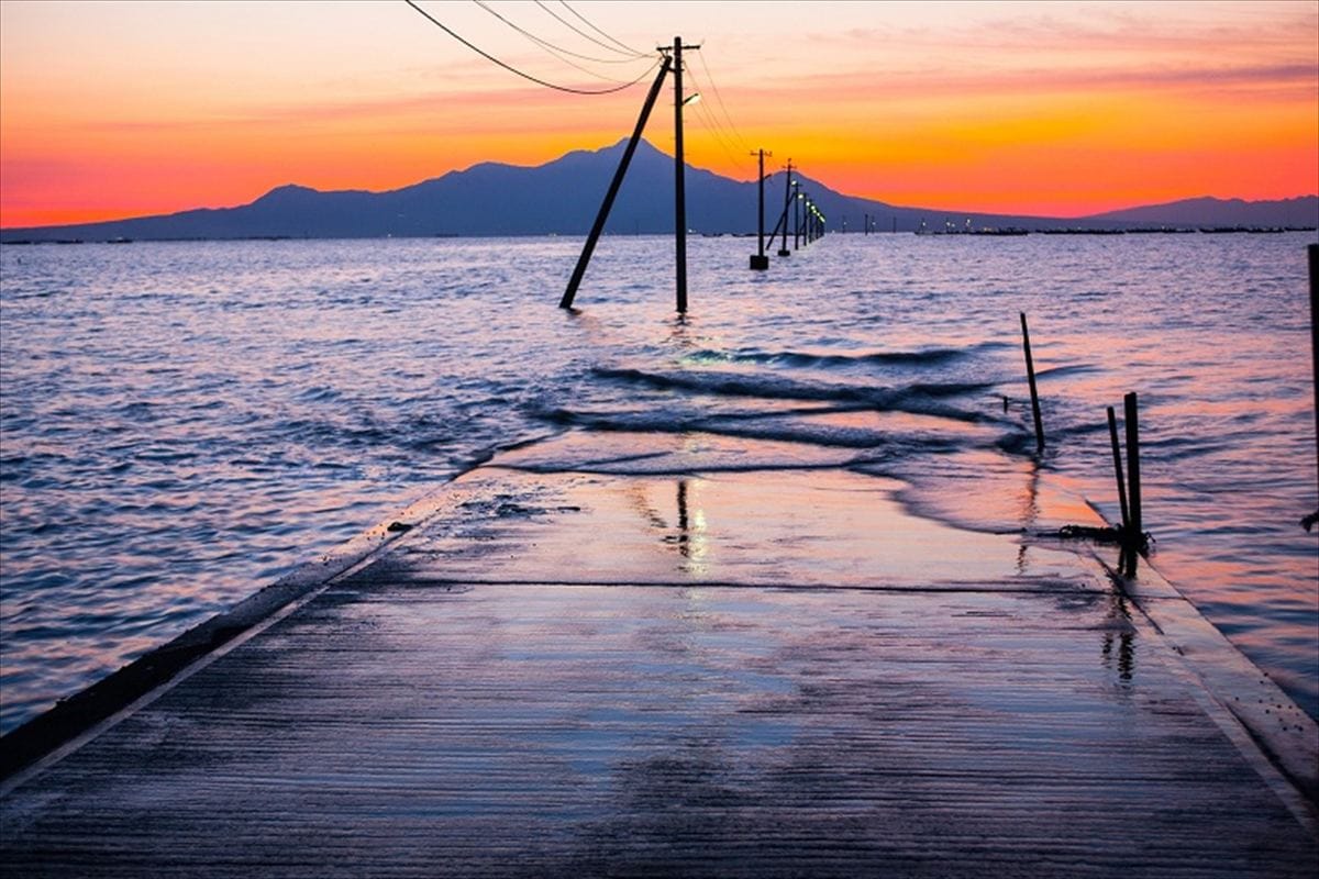 熊本県宇土市の「長部田海床路」。
