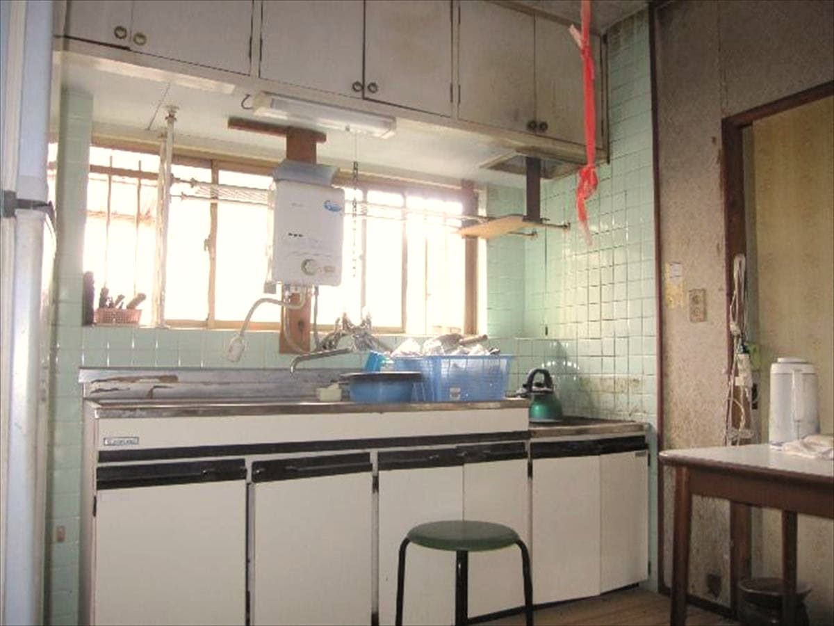 鹿児島県薩摩川内市の物件のキッチン。