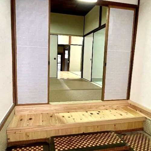 長崎県雲仙市の賃貸物件の玄関。