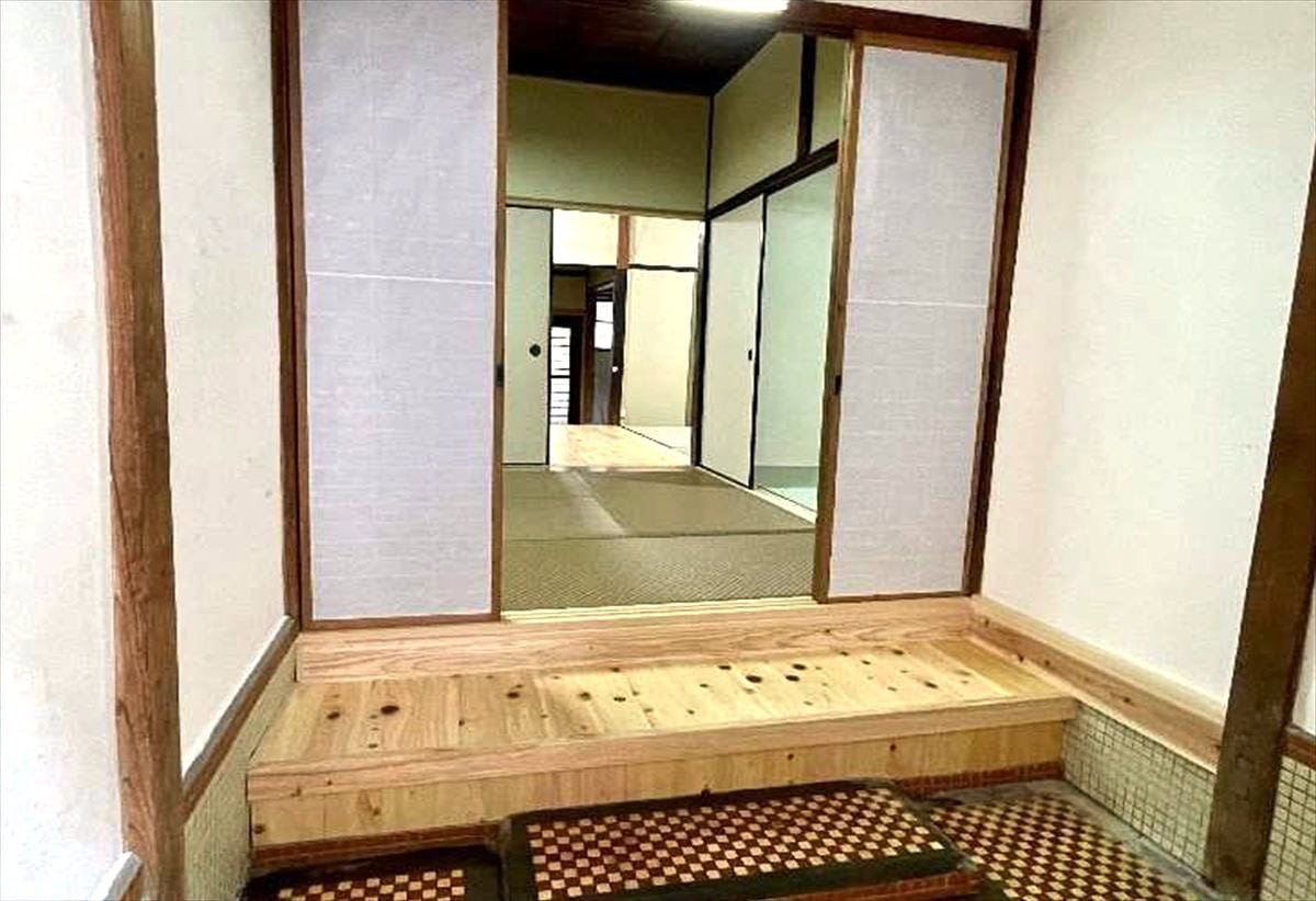 長崎県雲仙市の賃貸物件の玄関。