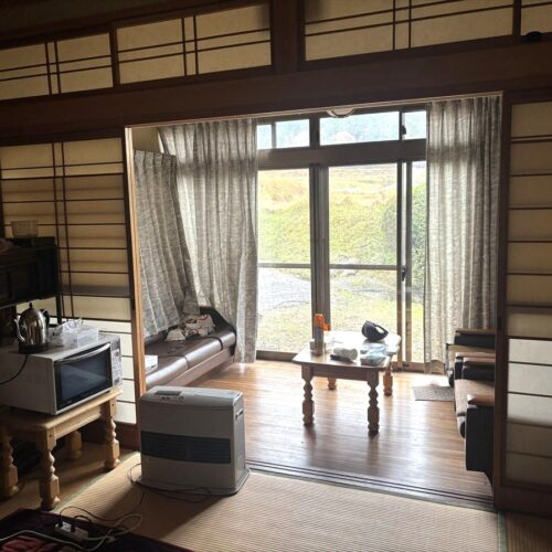 広島県三次市の物件の離れの内観。