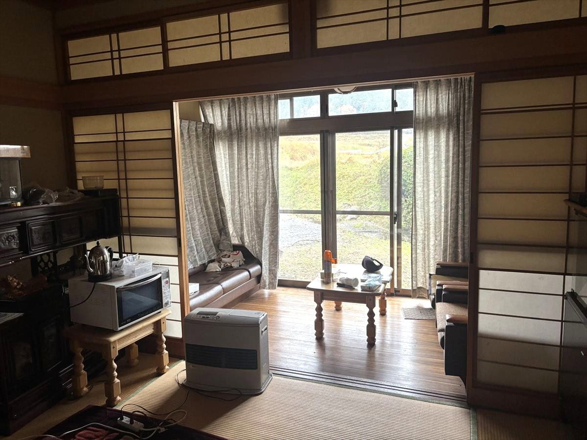 広島県三次市の物件の離れの内観。