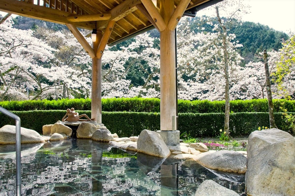 山口県周南市にある「石船(いしぶね)温泉 憩の家」。