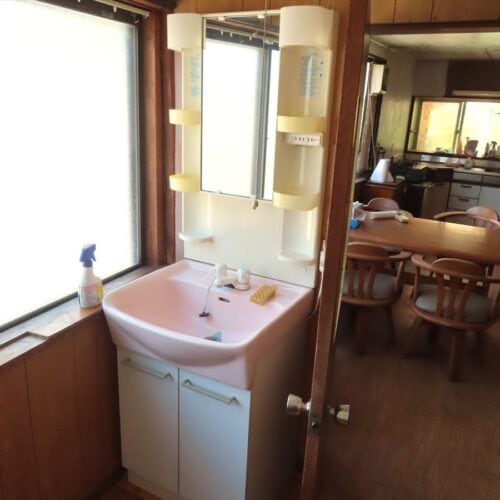 岡山県矢掛町の物件の洗面所。