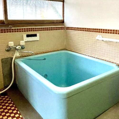 長崎県雲仙市の賃貸物件の浴室。タイルのデザインがおしゃれ。