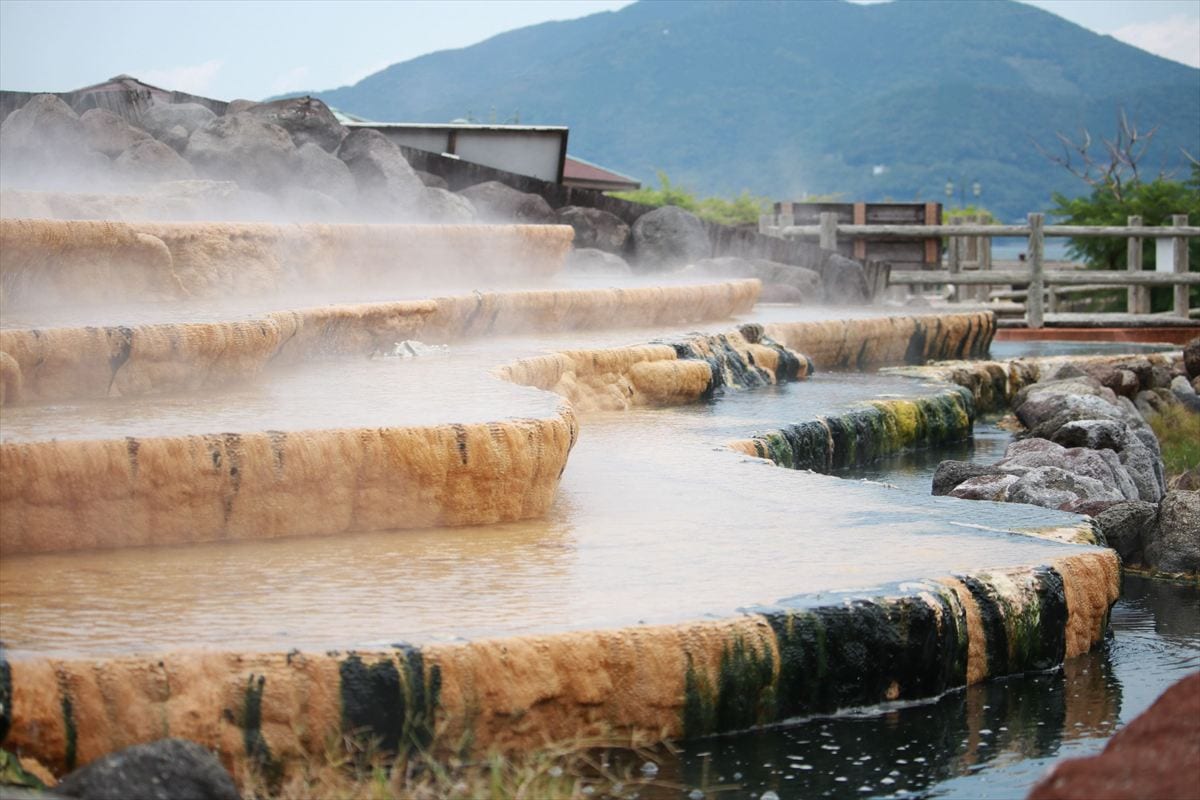 長崎県雲仙市の小浜温泉の「湯棚」。