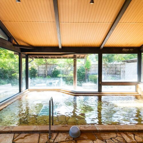 熊本県にある宇土市健康福祉館「あじさいの湯」。