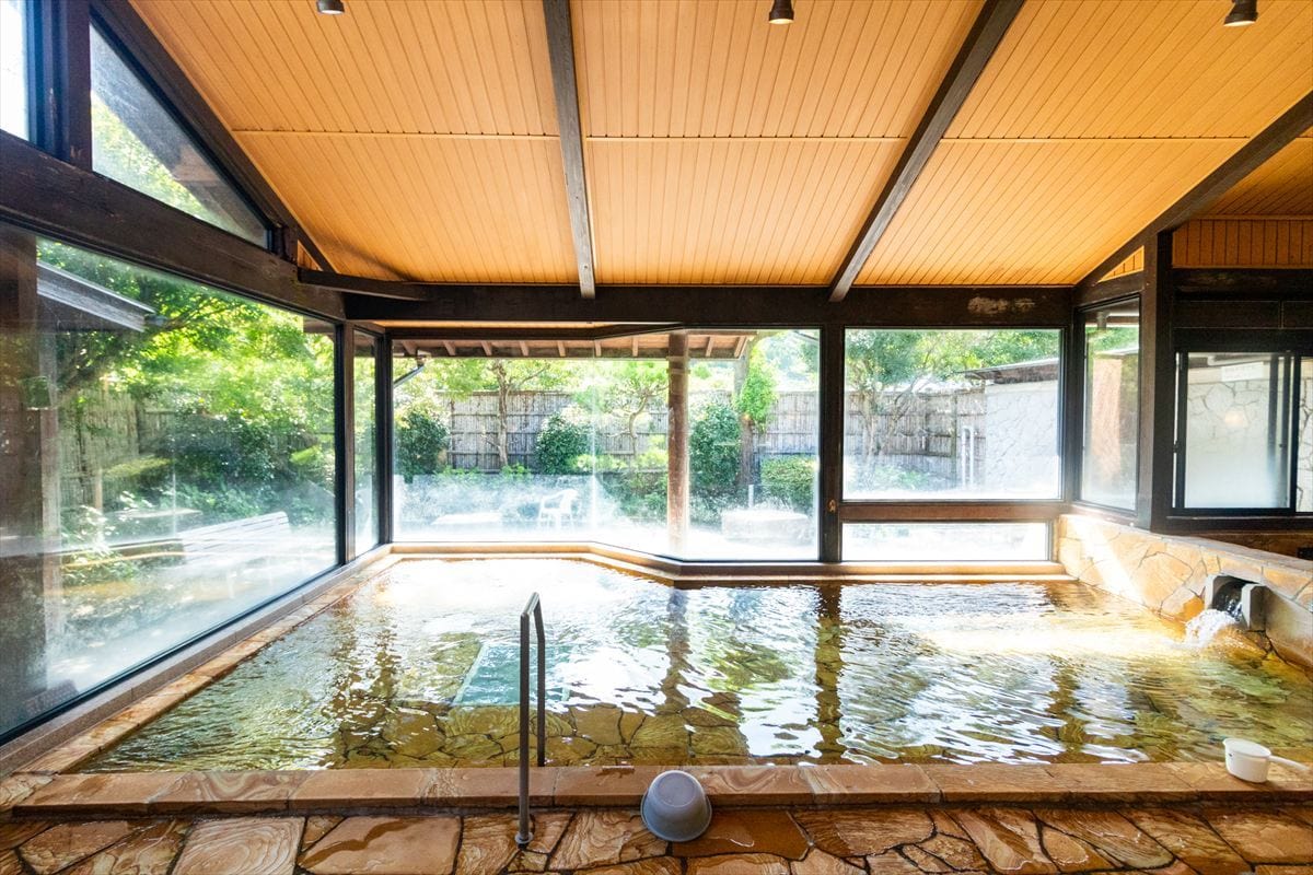 熊本県にある宇土市健康福祉館「あじさいの湯」。