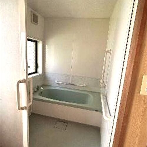 鹿児島県さつま町の物件の浴室。