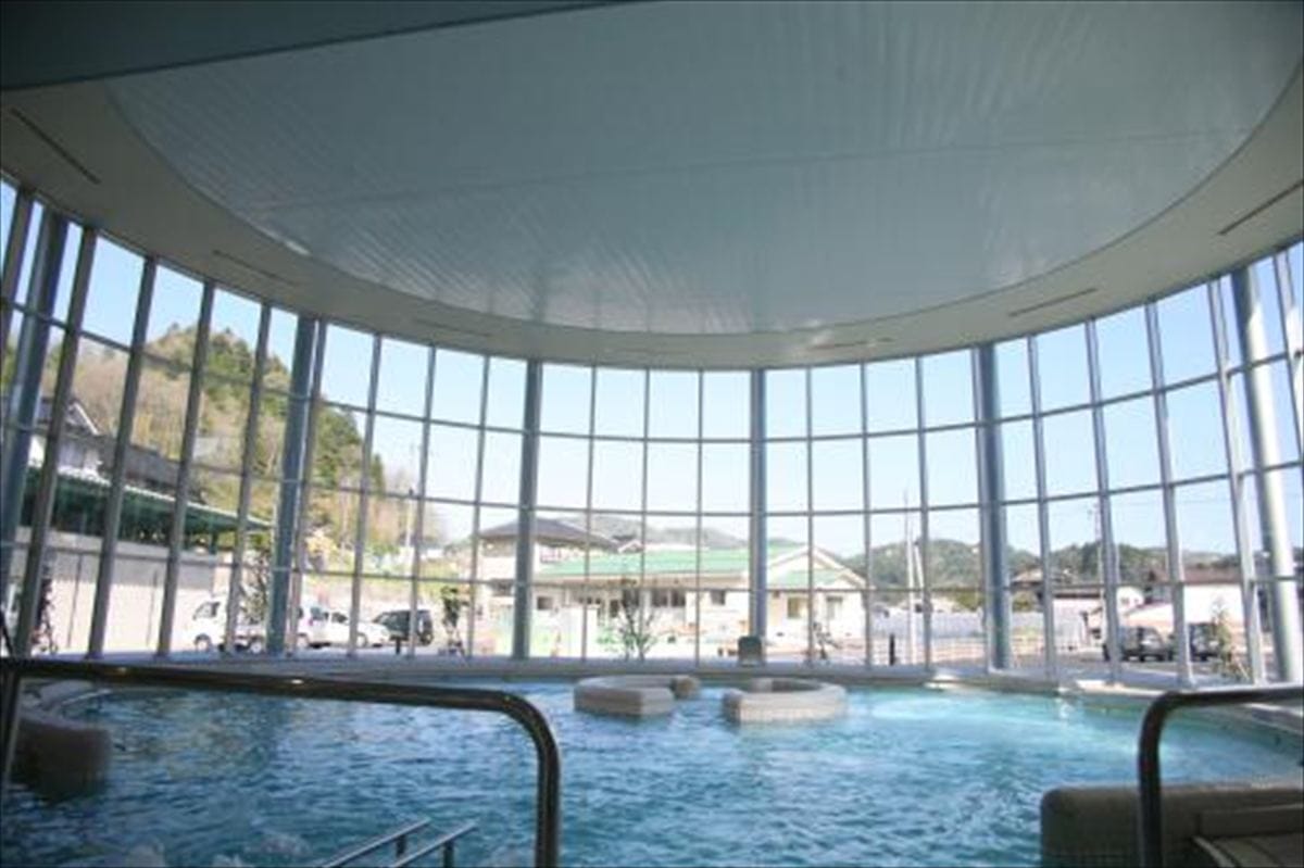 広島県三次市の「甲奴(こうぬ)健康づくりセンター ゆげんき」のプール。