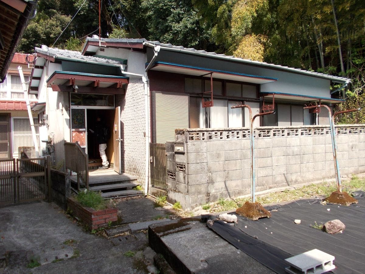 長崎県雲仙市の賃貸物件の外観。