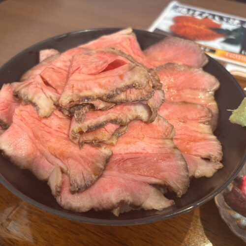 道の駅 風のマルシェ御前崎のたわら屋のローストビーフ丼