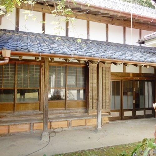 千葉県いすみ市の物件の玄関(外から)