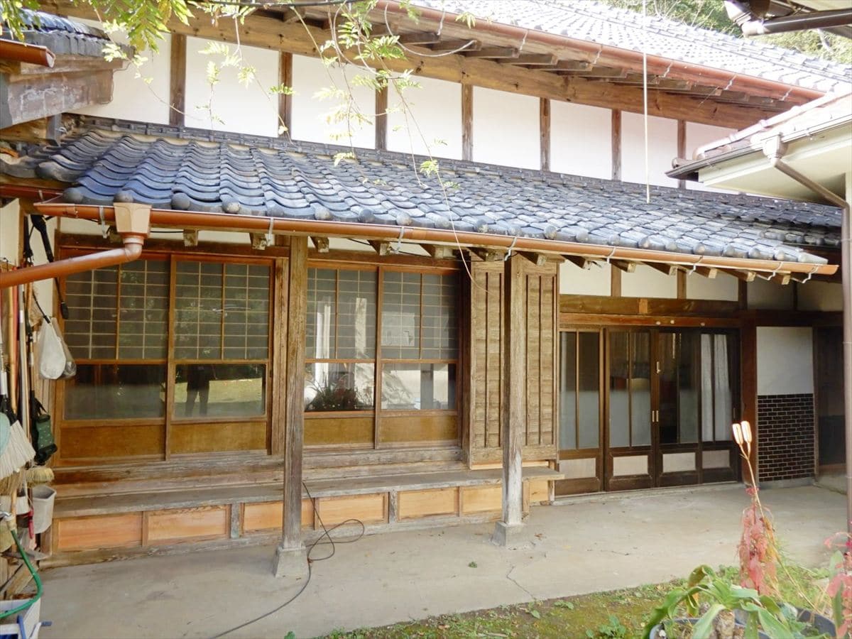 千葉県いすみ市の物件の玄関(外から)