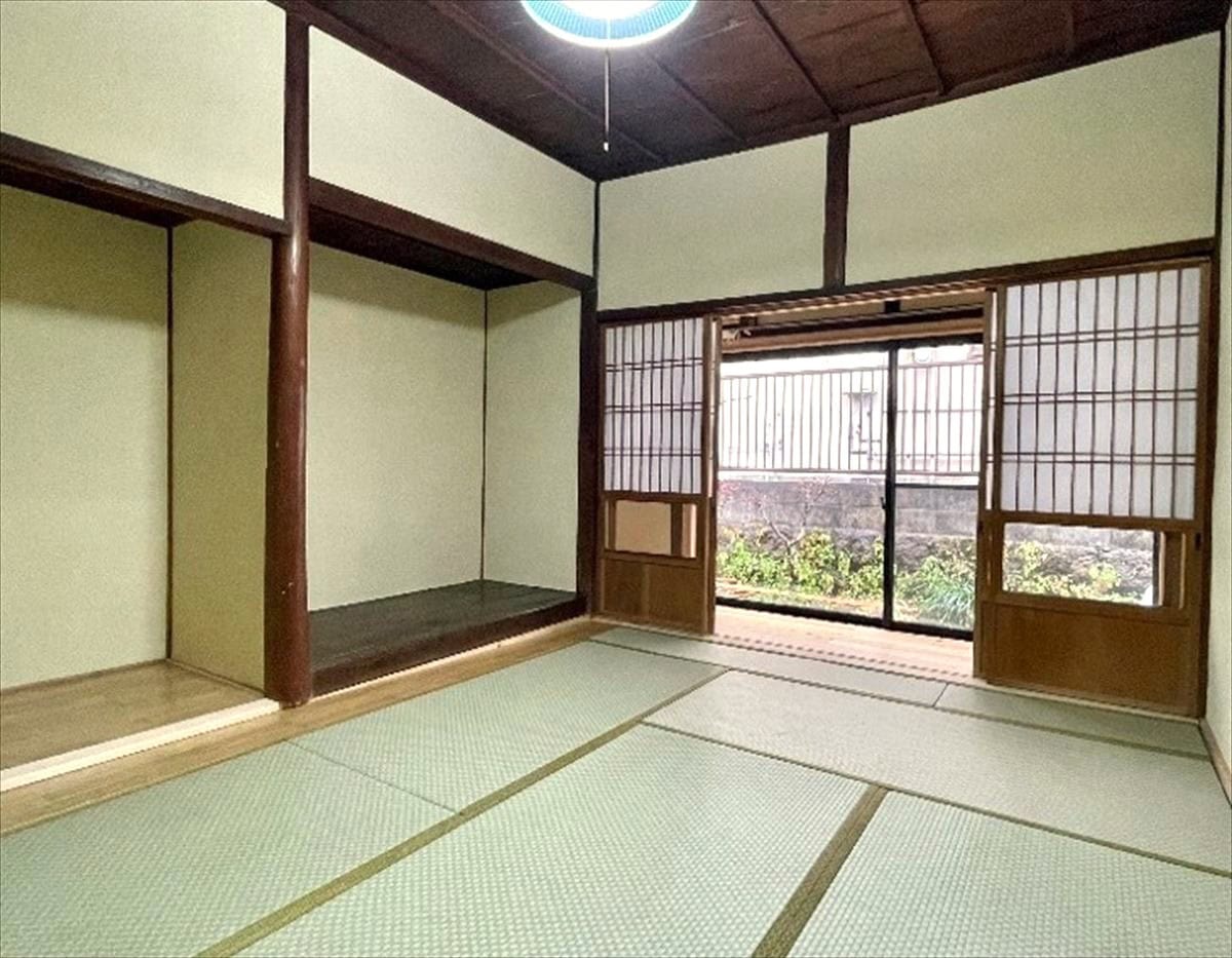 長崎県雲仙市の賃貸物件の和室。床の間がある。
